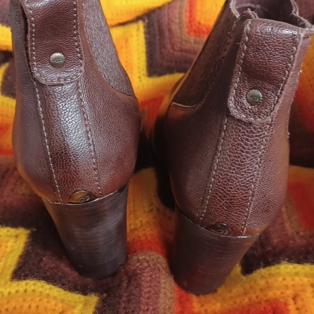 UGG Brown Nubuck Leather Cobie Booties Heeled boots size 8, Excellent Condition - Picture 3 of 9
